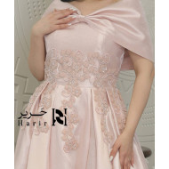 فستان سهرة  وردي حريري اوف شولدر  بنقوش ورد 