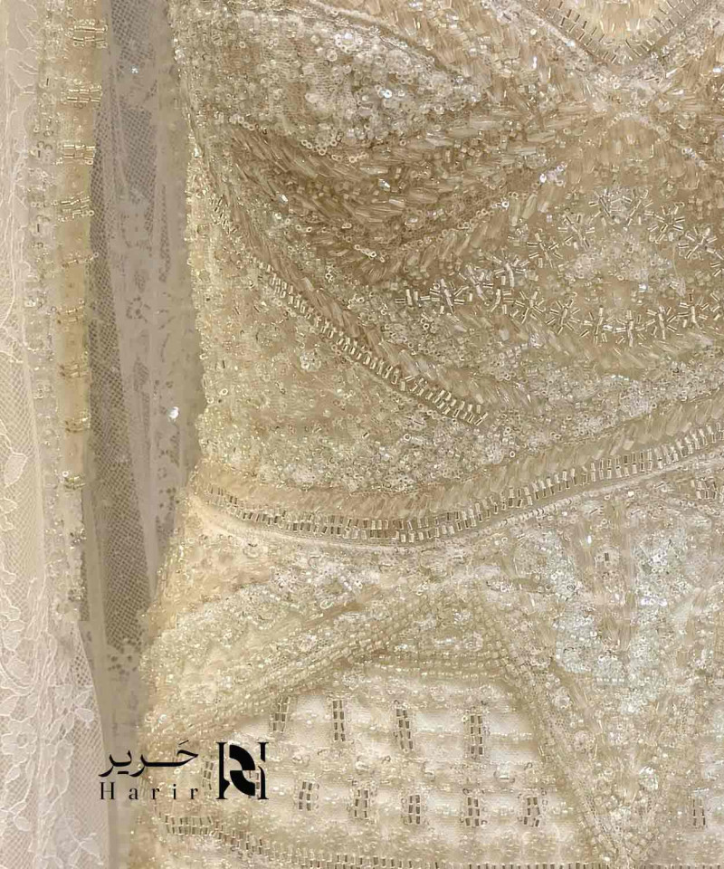 فستان سهرة وف وايت مطرز بالكريستال مع كاب طويل وقصة حورية