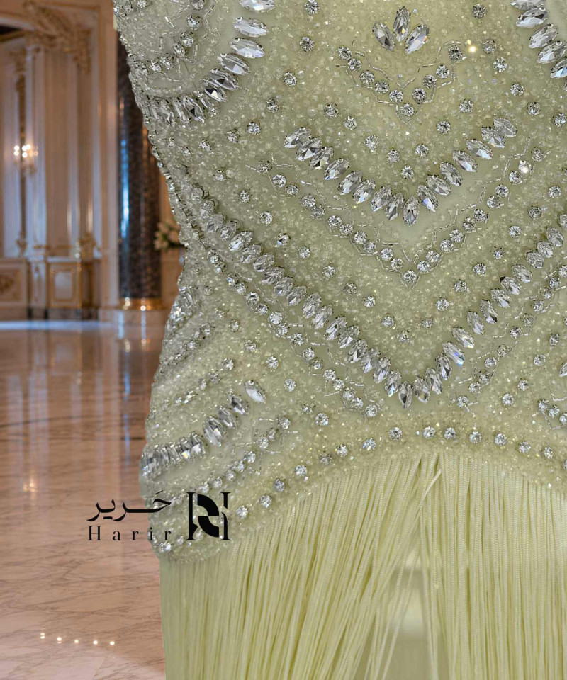 فستان سهرة أصفر ليموني بتوب كورسيه مطرز بالكريستال وتنورة شراشيب طويلة