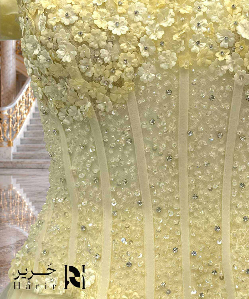 فستان سهرة أصفر ليموني أوف شولدر بتوب كورسيه مطرز بالزهور وتنورة تول منفوشة