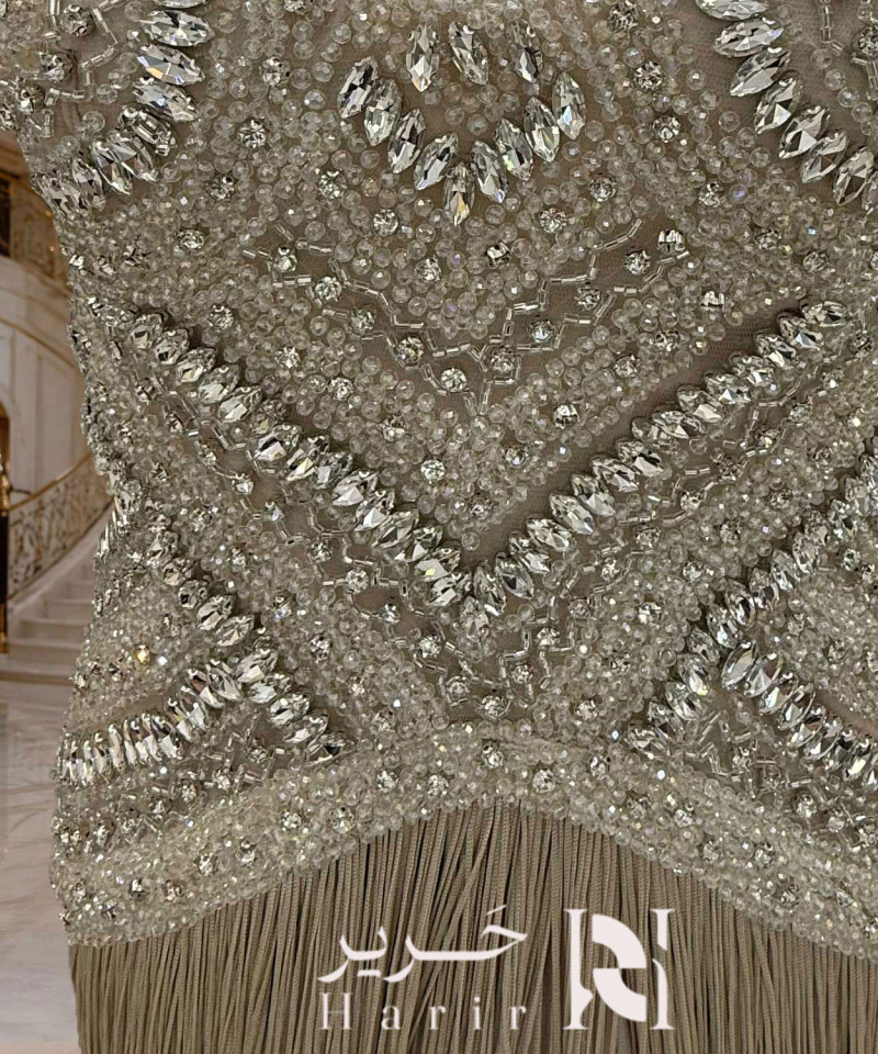 فستان سهرة شامبين فاخر بتطريز كريستال وشراشيب طويلة